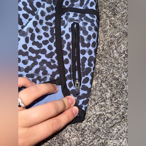 Women’s Lululemon Tracker Short in Ace Spot Tranquil Blue/Black Size 8 - Picture 12 of 15